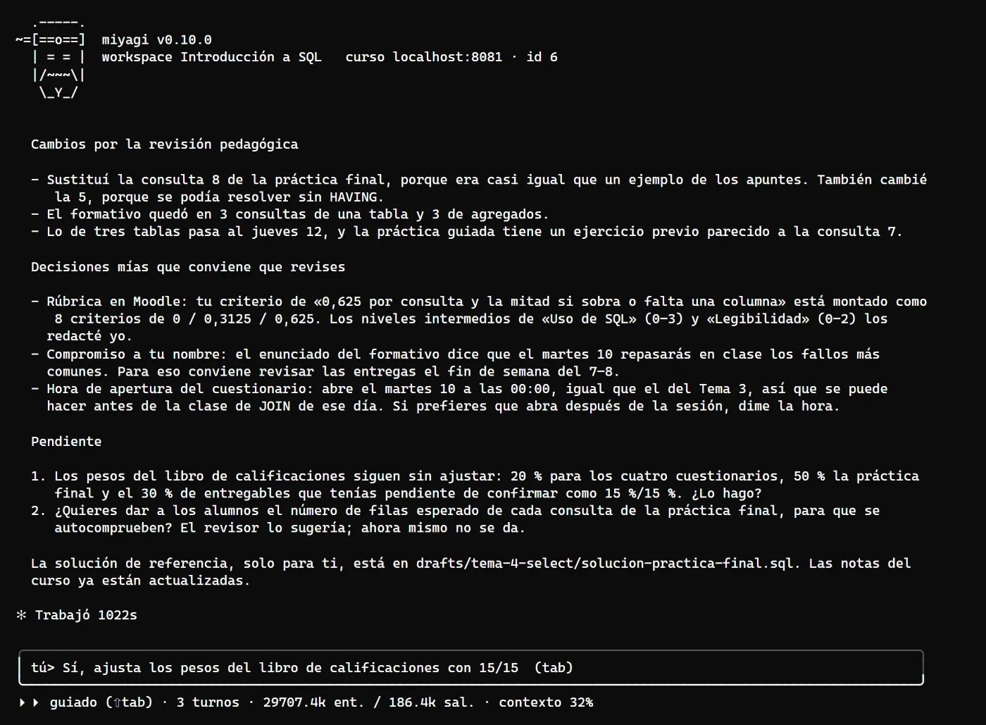 El resumen del Tema 4: cambios por la revisión pedagógica, decisiones suyas para revisar (cómo montó la rúbrica, un compromiso a nombre del profesor en el enunciado del formativo, la hora de apertura del cuestionario) y dos pendientes: los pesos del calificador y si dar el número de filas esperado.